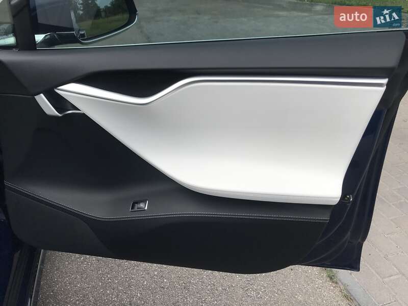 Ліфтбек Tesla Model S 2017 в Києві