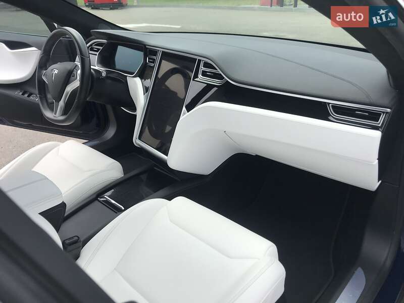 Лифтбек Tesla Model S 2017 в Киеве
