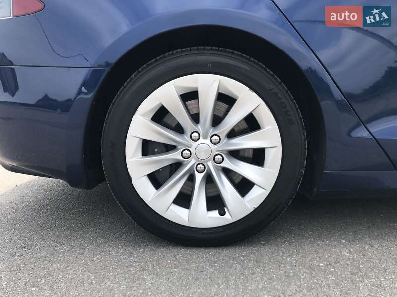 Лифтбек Tesla Model S 2017 в Киеве