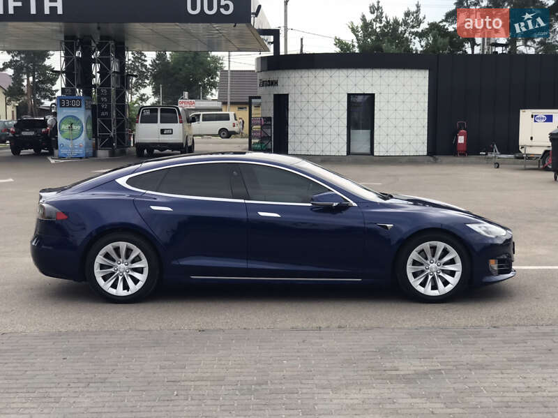 Лифтбек Tesla Model S 2017 в Киеве