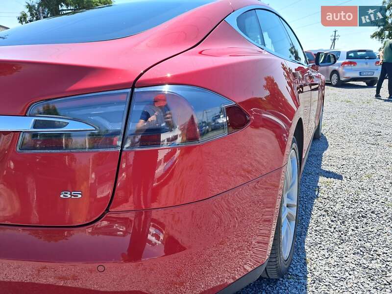 Лифтбек Tesla Model S 2014 в Ровно