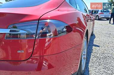 Лифтбек Tesla Model S 2014 в 