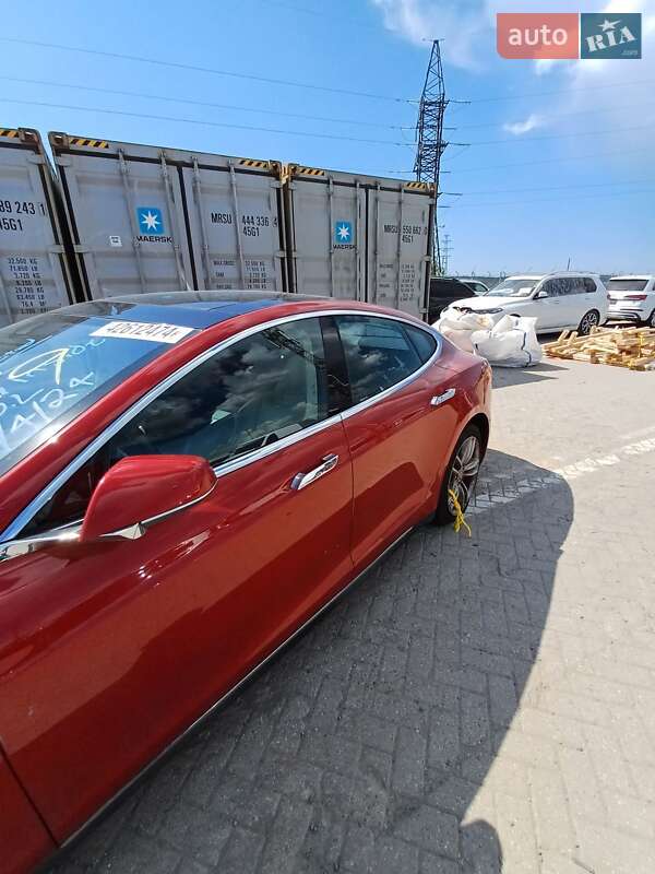 Ліфтбек Tesla Model S 2016 в Дніпрі