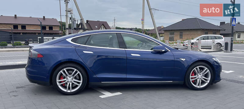 Лифтбек Tesla Model S 2015 в Луцке