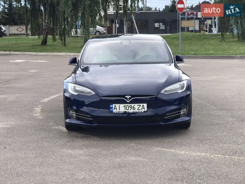 Лифтбек Tesla Model S 2017 в Киеве