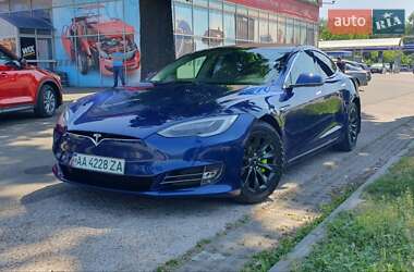 Лифтбек Tesla Model S 2017 в Киеве