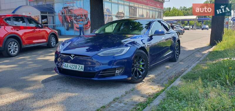 Лифтбек Tesla Model S 2017 в Киеве