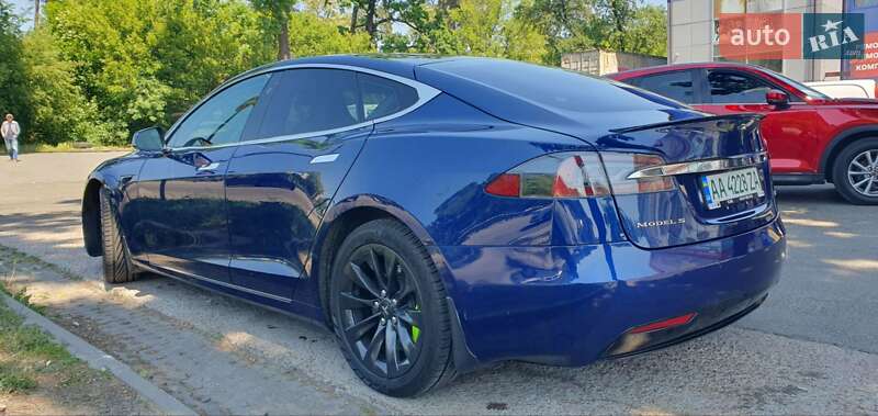 Лифтбек Tesla Model S 2017 в Киеве