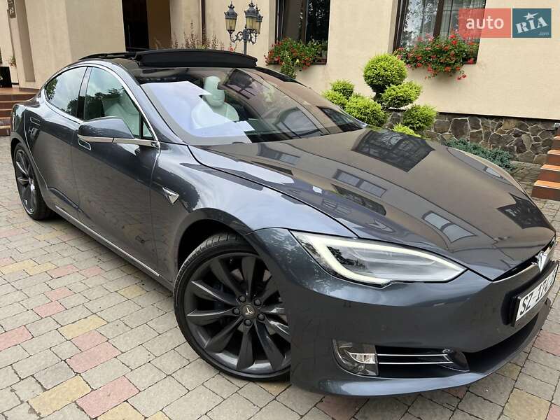 Лифтбек Tesla Model S 2018 в Львове