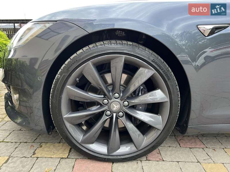 Лифтбек Tesla Model S 2018 в Львове