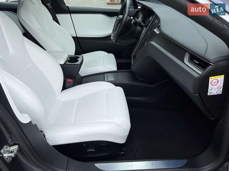 Лифтбек Tesla Model S 2018 в Львове