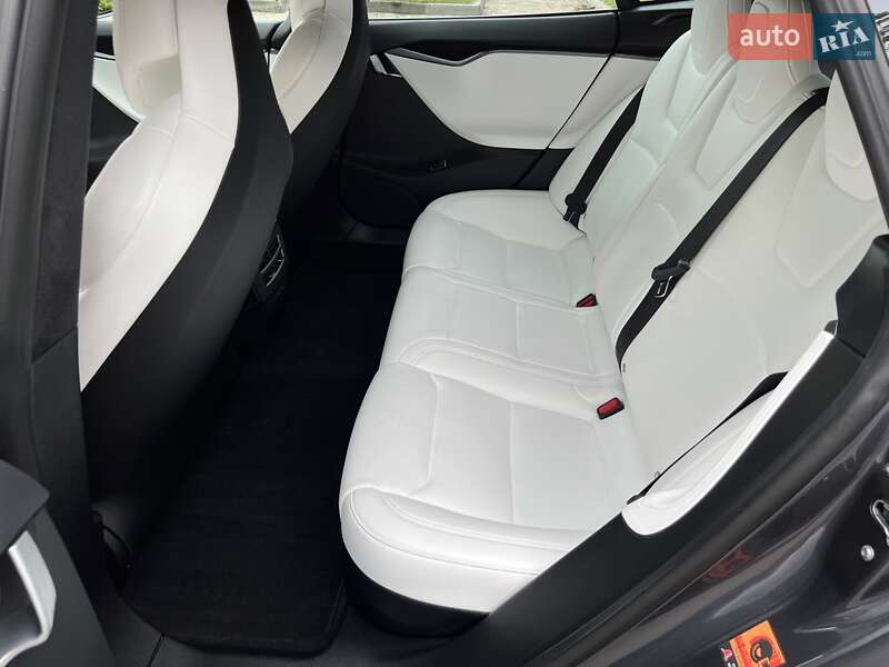 Лифтбек Tesla Model S 2018 в Львове