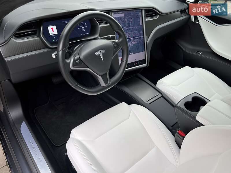 Лифтбек Tesla Model S 2018 в Львове