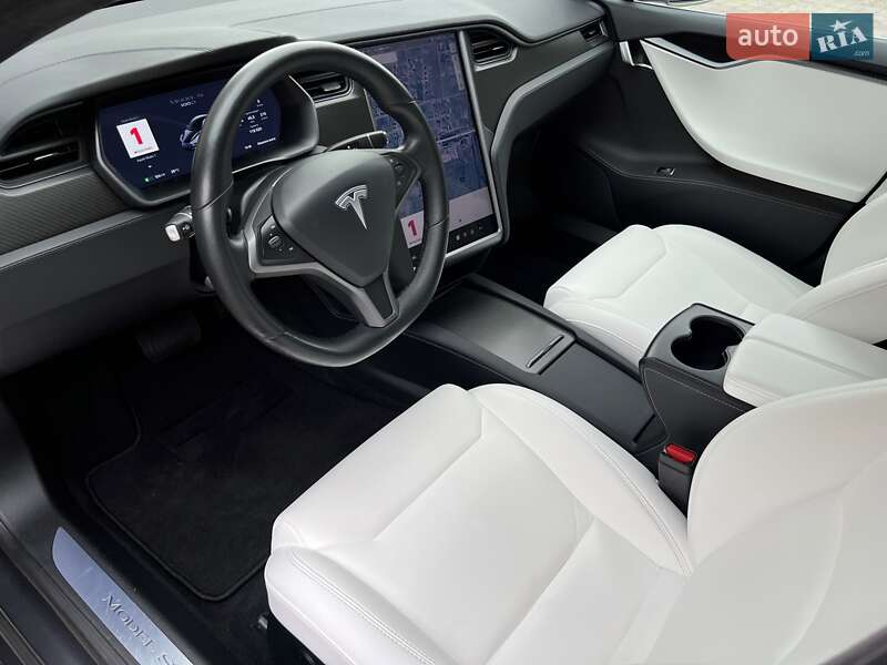 Лифтбек Tesla Model S 2018 в Львове
