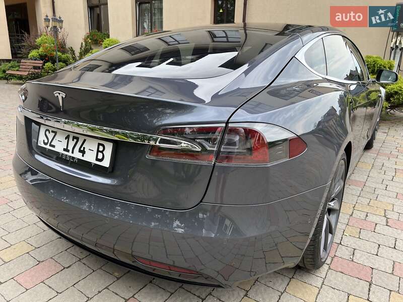 Лифтбек Tesla Model S 2018 в Львове