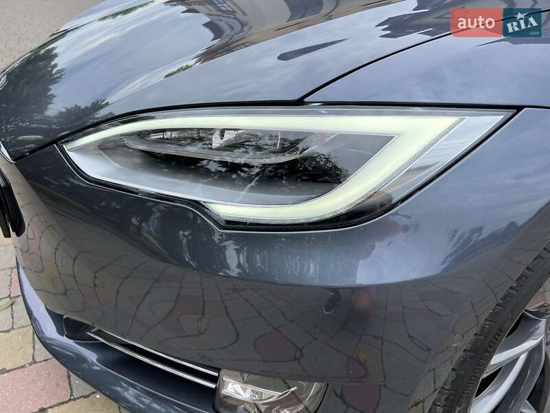 Лифтбек Tesla Model S 2018 в Львове