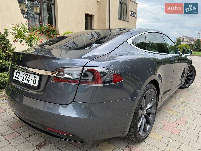 Лифтбек Tesla Model S 2018 в Львове