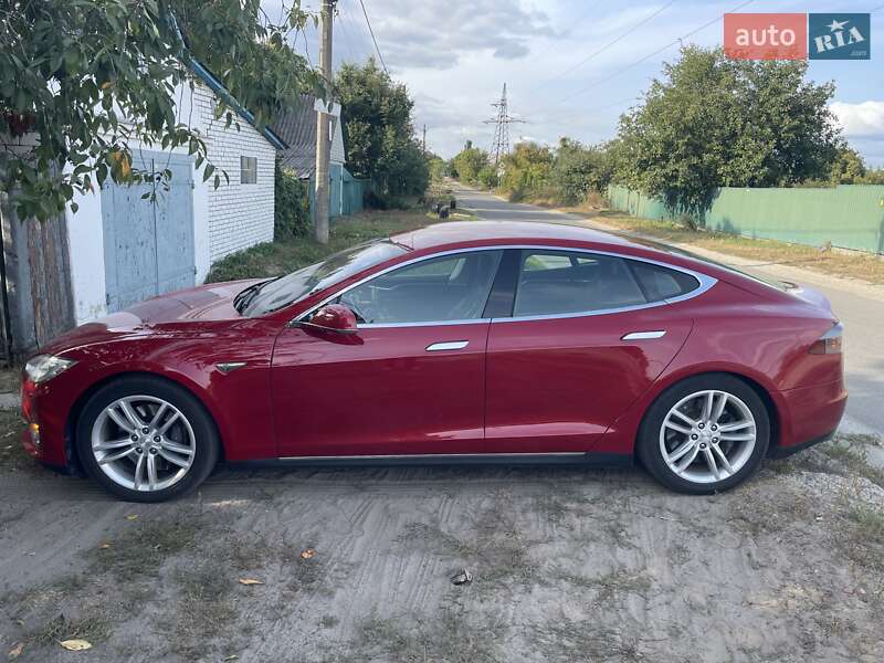 Лифтбек Tesla Model S 2014 в Киеве
