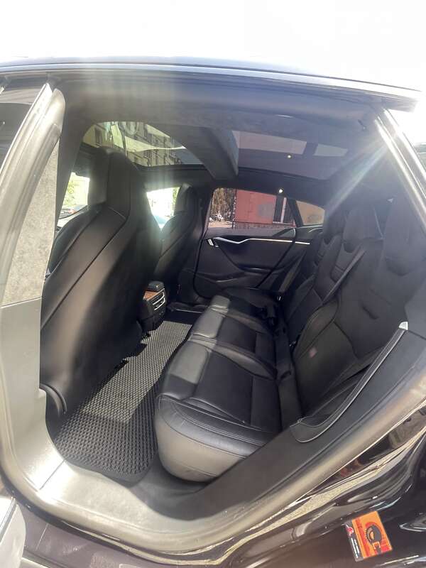 Ліфтбек Tesla Model S 2017 в Києві
