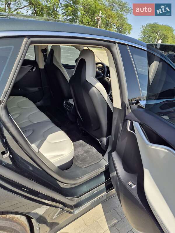 Ліфтбек Tesla Model S 2013 в Одесі