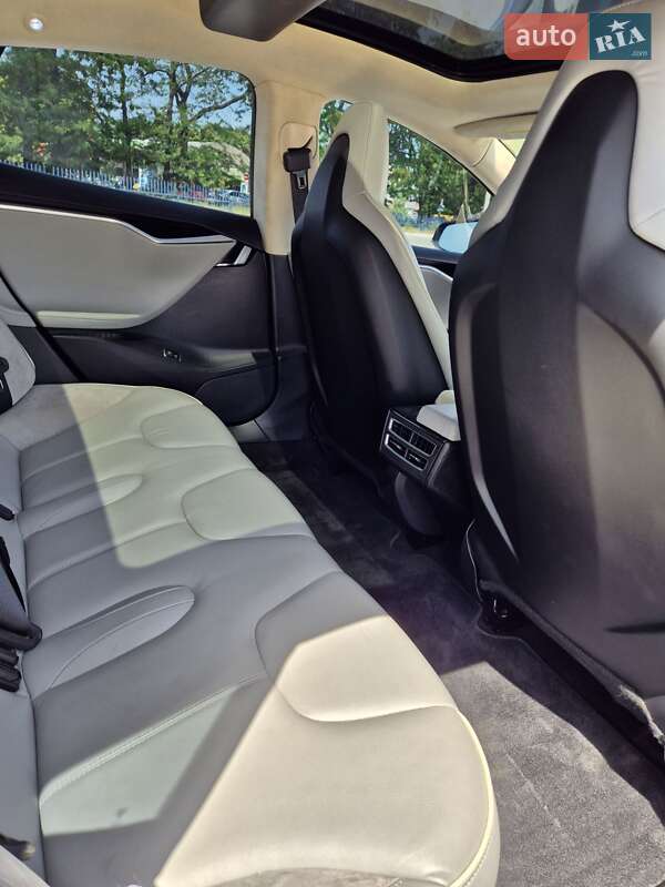 Ліфтбек Tesla Model S 2013 в Одесі