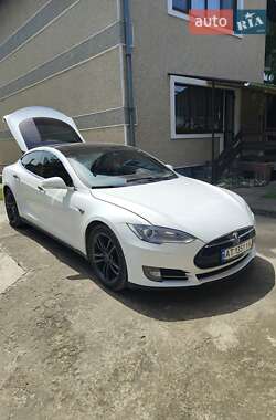 Лифтбек Tesla Model S 2015 в 