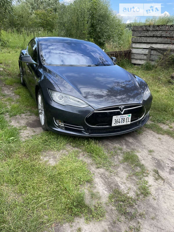 Ліфтбек Tesla Model S 2015 в Ромнах фото 3 Ліфтбек Tesla Model S 2015 в Ромнах