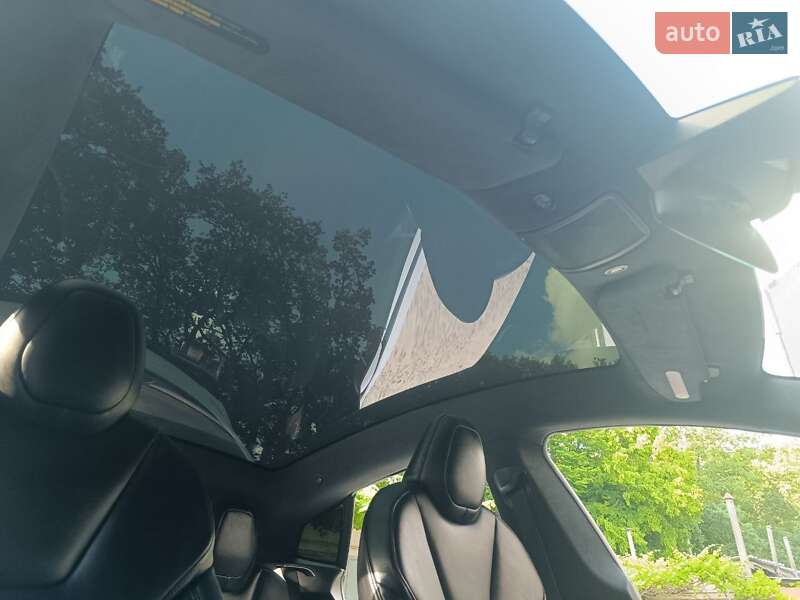 Ліфтбек Tesla Model S 2019 в Києві