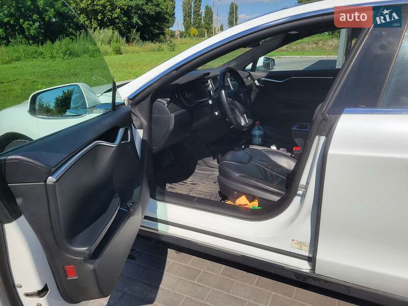 Лифтбек Tesla Model S 2014 в Киеве