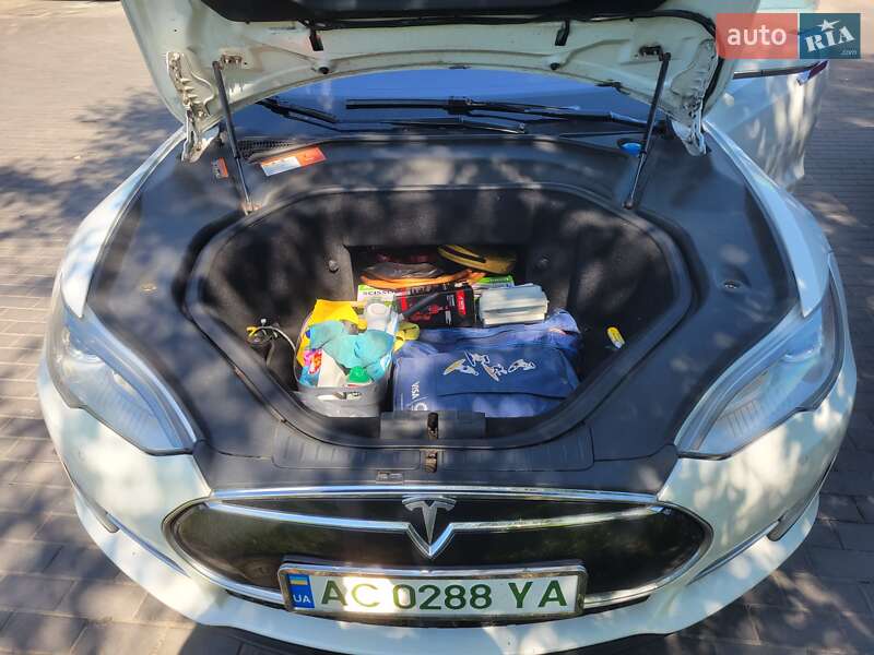 Лифтбек Tesla Model S 2014 в Киеве