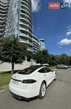 Хэтчбек Tesla Model S 2013 в 
