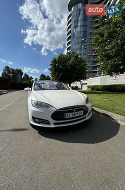 Хэтчбек Tesla Model S 2013 в 