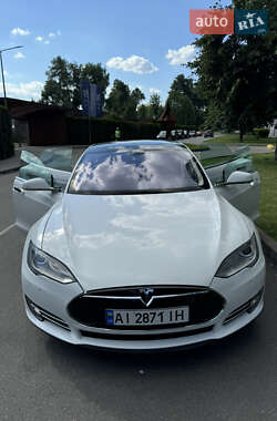 Хэтчбек Tesla Model S 2013 в 