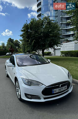 Хэтчбек Tesla Model S 2013 в 
