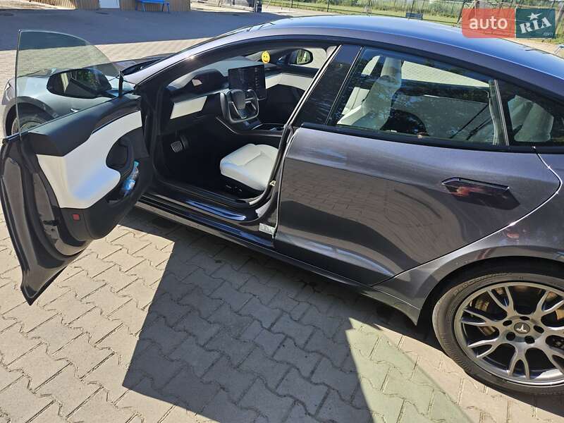Лифтбек Tesla Model S 2022 в Черновцах