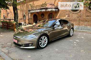 Ліфтбек Tesla Model S 2015 в Житомирі