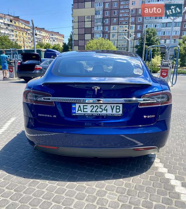 Лифтбек Tesla Model S 2015 в Днепре
