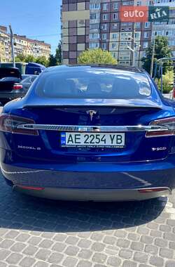Лифтбек Tesla Model S 2015 в 