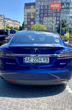 Лифтбек Tesla Model S 2015 в 