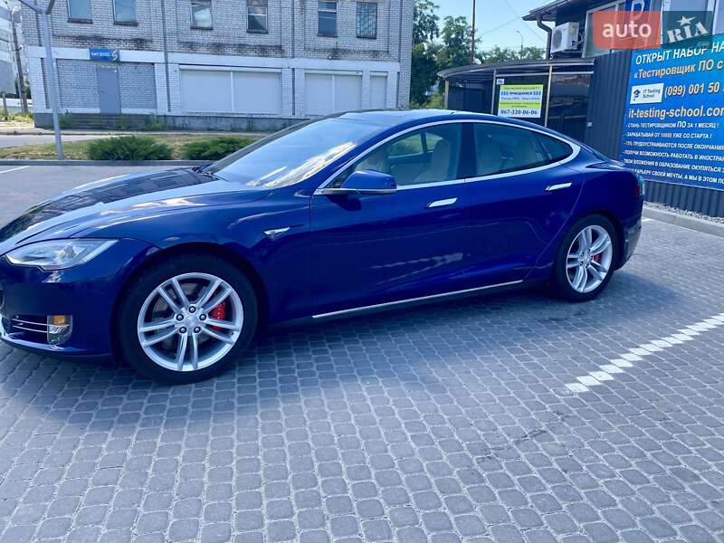 Лифтбек Tesla Model S 2015 в Днепре