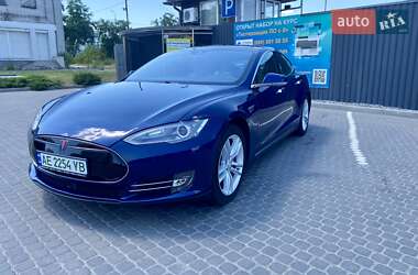 Лифтбек Tesla Model S 2015 в 