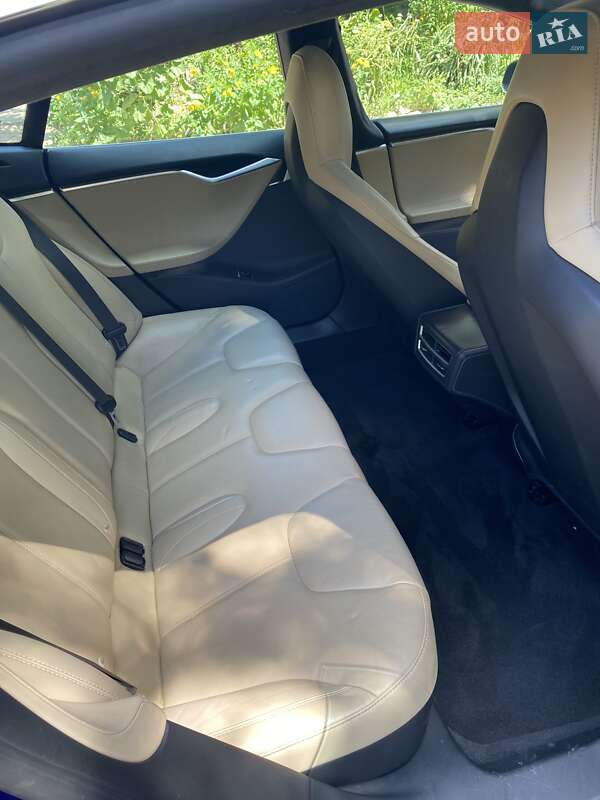 Лифтбек Tesla Model S 2015 в Днепре