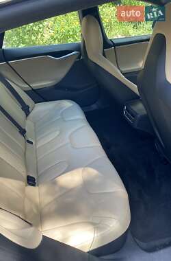 Лифтбек Tesla Model S 2015 в 