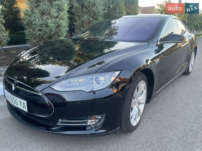 Лифтбек Tesla Model S 2015 в Киеве