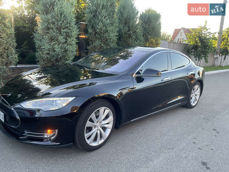 Лифтбек Tesla Model S 2015 в Киеве