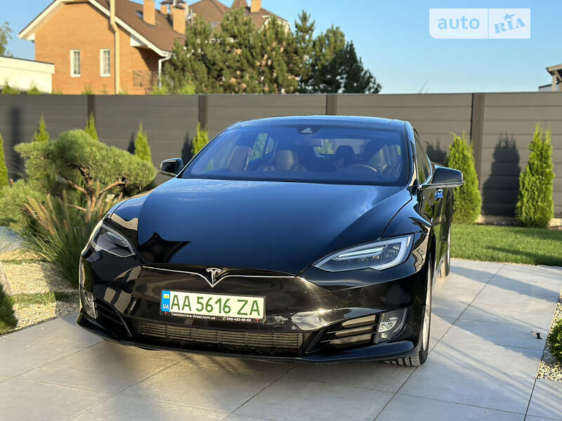 Ліфтбек Tesla Model S 2016 в Києві