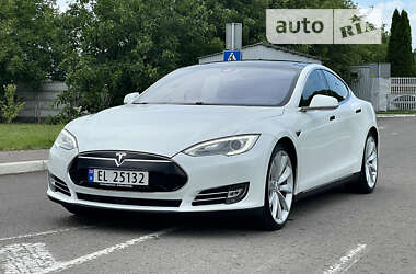 Лифтбек Tesla Model S 2015 в Ровно