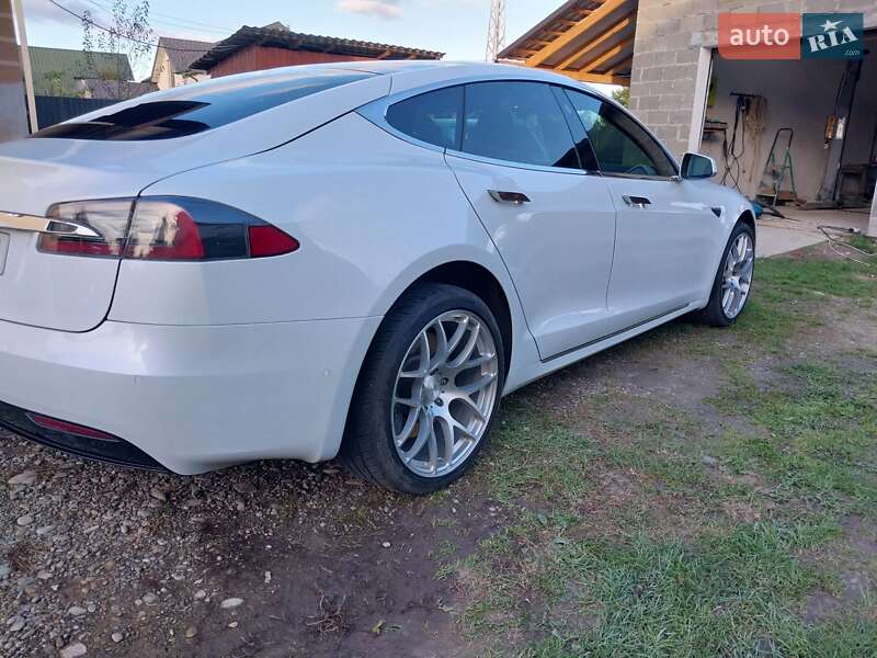 Ліфтбек Tesla Model S 2018 в Стрию
