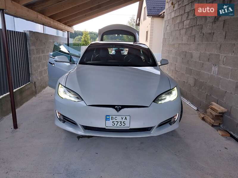Ліфтбек Tesla Model S 2018 в Стрию
