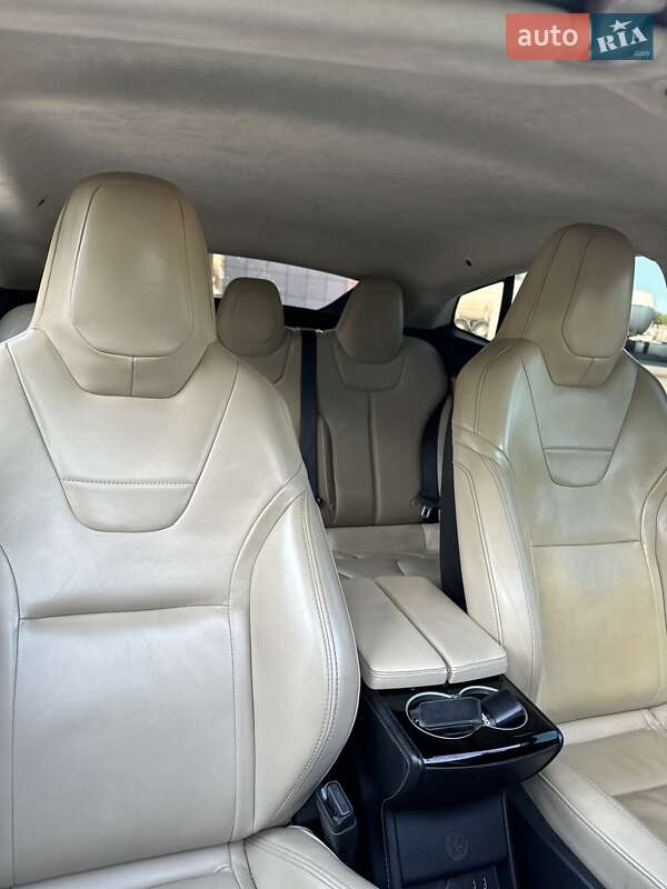 Хэтчбек Tesla Model S 2016 в Шептицькому